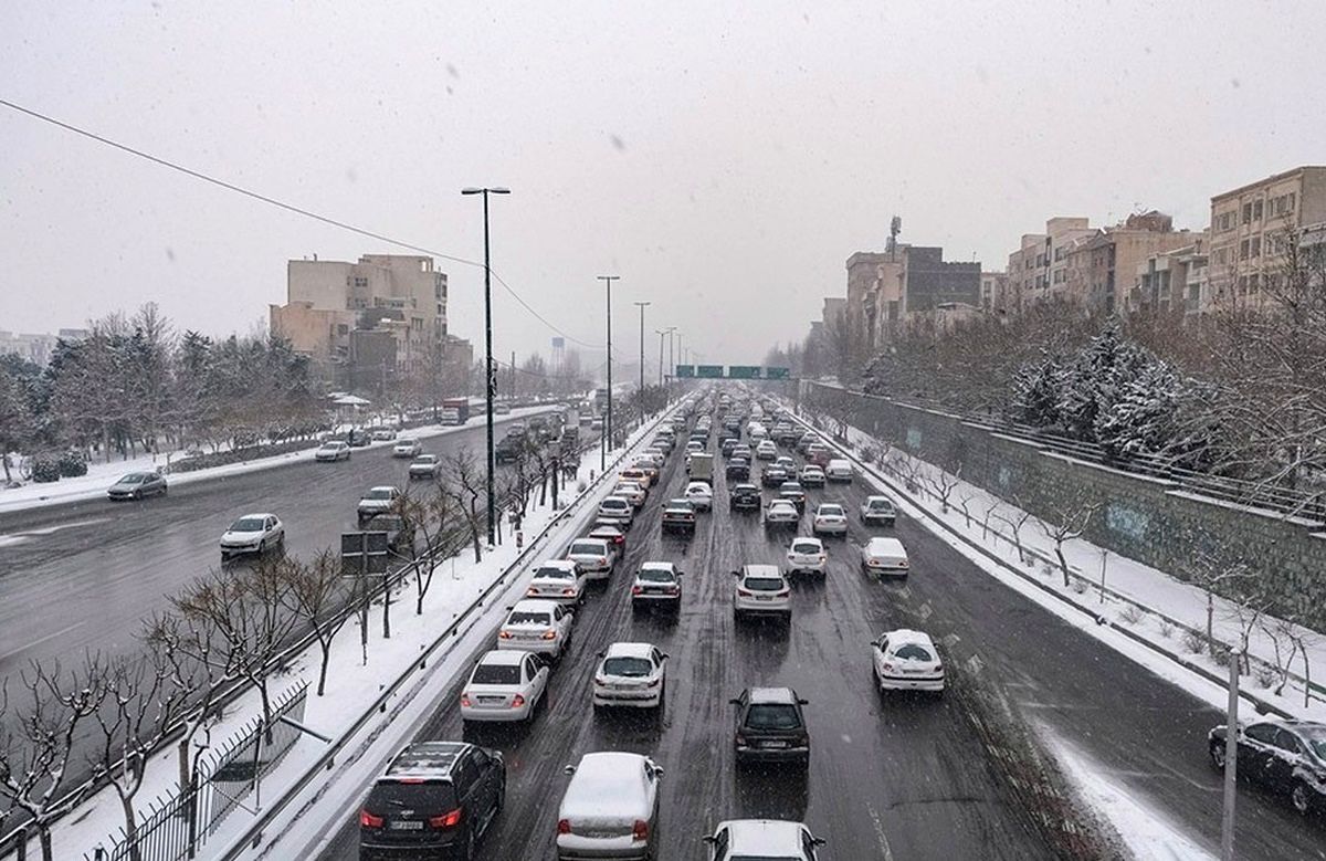 لغزندگی معابر شمالی تهران به دلیل بارش برف و باران
