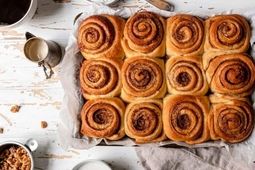 طرز تهیه «رولت دارچین» خوش عطر و خوشمزه خانگی 
