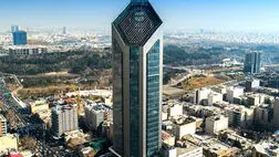 قیمت سهام بیمه رازی در قیاس با متوسط صنعت بیمه کمتر بوده است