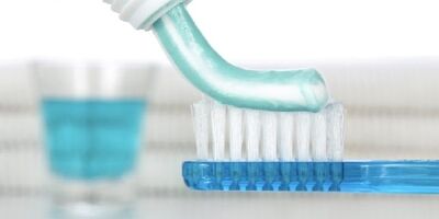 اشتباهات رایج هنگام مسواک زدن را بشناسید