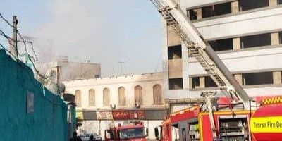 آتش‌سوزی رستوران دوطبقه شهرک غرب/ سرایت شعله‌ها به بانک مجاور
