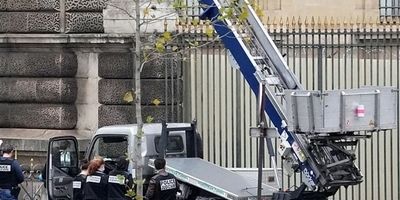 یکی از گالری‌های لوور تعطیل شد
