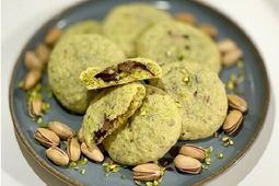 قرابیه پسته؛ شیرینی‌ اصیل و دلربا که طعم بهشت می دهد
