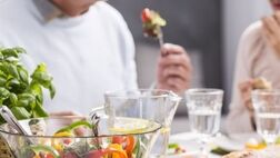 شایع‌ترین بیماری‌هایی که از غذا منتقل می شود