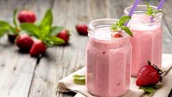طرز تهیه میلک شیک توت فرنگی