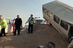 حادثه برای مینی‌بوس دانش‌آموزی در گرمسار؛ ۱۲ نفر مصدوم شدند