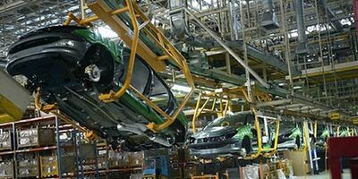 ایران خودرو تولید ۱۰ مدل را متوقف کرد