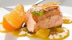 ماهی با سس پرتقال؛ یک غذای لاکچری اما راحت و ارزان! + طرز تهیه
