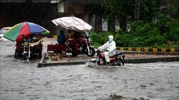 ۱۱ کشته و زخمی بر اثر سیل و طوفان در پاکستان
