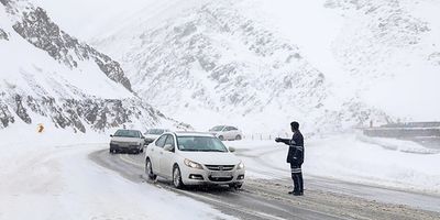 بارش برف در محورهای شمالی کشور/ انسداد ۲۲ محور شریانی و غیر شریانی