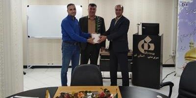 
تقدیر از نماینده برتر فروش طرح مهردانا در شعبه قم
