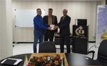 
تقدیر از نماینده برتر فروش طرح مهردانا در شعبه قم
