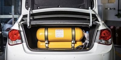 ذخایر بنزین کافی است؛ مردم فقط در صورت نیاز به جایگاه‌ها بروند