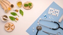 بسیاری از خدمات و داروهای طب سنتی بیمه نیستند