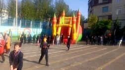 برپایی شهربازی‌ در حیاط مدارس، غیراستاندارد است
