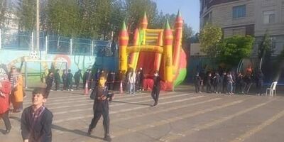 برپایی شهربازی‌ در حیاط مدارس، غیراستاندارد است
