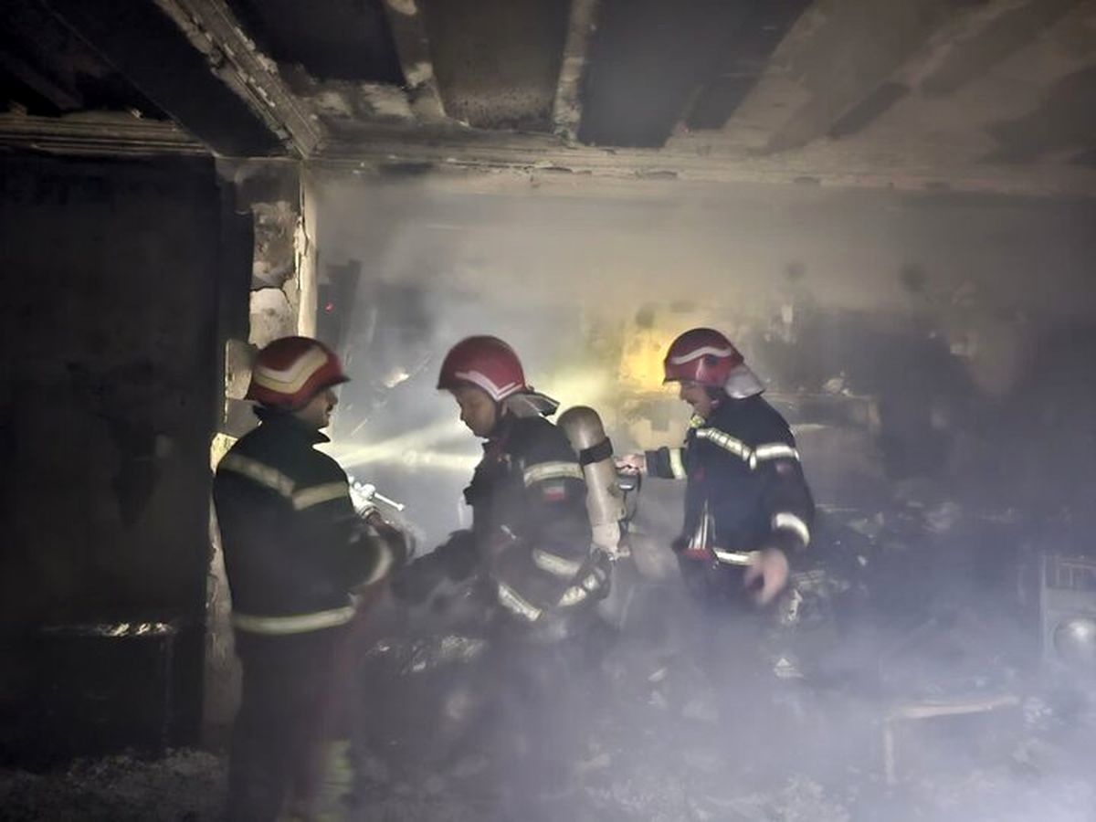 مصدومیت یک کارگر در آتش سوزی انبار در سمنان
