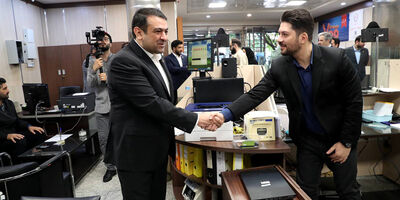 بازدید نجارزاده از برخی شعب انتقال یافته بانک سابق آینده به بانک ملی ایران