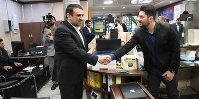 بازدید نجارزاده از برخی شعب انتقال یافته بانک سابق آینده به بانک ملی ایران