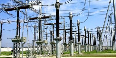 قیمت برق و گاز برای کسب و کارها در انگلیس نصف می‌شود
