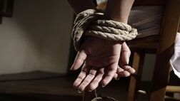 دختر جوان رباینده اش را بخشید
