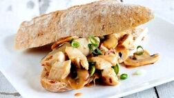 طرز تهیه ساندویچ مرغ و قارچ خانگی و خوشمزه!
