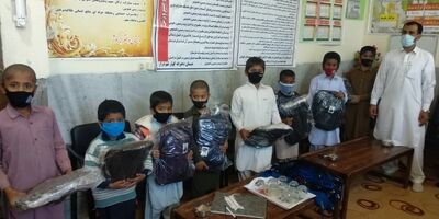 توزیع ۱۳۰۰ بسته اقلام تحصیلی در آستانه مهرماه