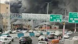آتش‌سوزی گسترده در بازارچه جنت آباد/ آتش نشانان مشغول عملیات
