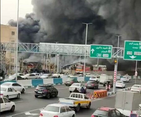 آتش‌سوزی گسترده در بازارچه جنت آباد/ آتش نشانان مشغول عملیات
