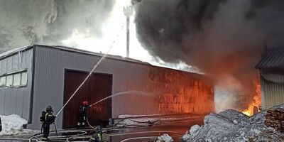 آتش‌سوزی شدید در انباری در مسکو 