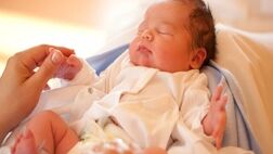 چگونه احتمال کم‌شنوایی را در نوزاد تشخیص دهیم؟
