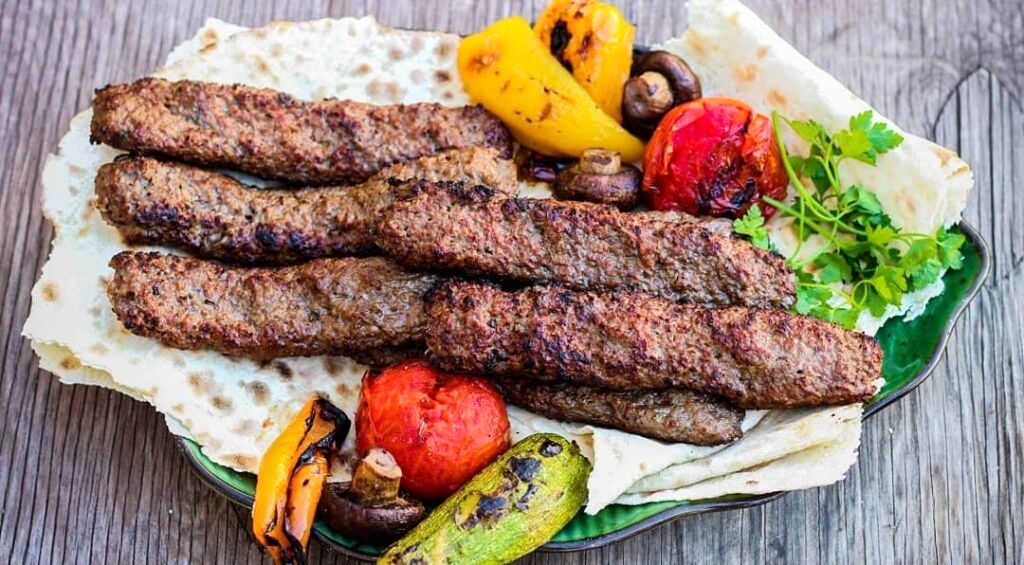 اشتباهی که کباب کوبیده را خراب و بد مزه میکند