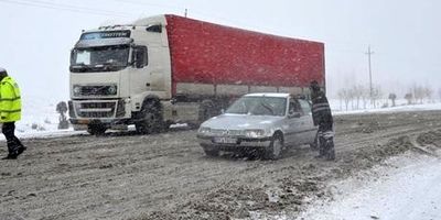 در معابر لغزنده با سرعت مقرره حرکت کنید
