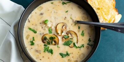طرز تهیه سوپ شیر و قارچ رستورانی در روزهای بارانی پاییز

