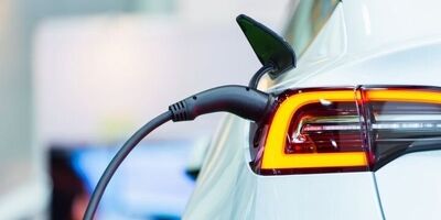  احتمال کاهش تعرفه واردات خودروهای برقی و هیبریدی 