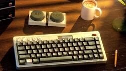 کیبورد جدید 8BitDo به مناسبت ۵۰ سالگی اپل معرفی شد
