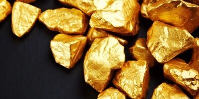 طلای جهانی همچنان اوج نشین