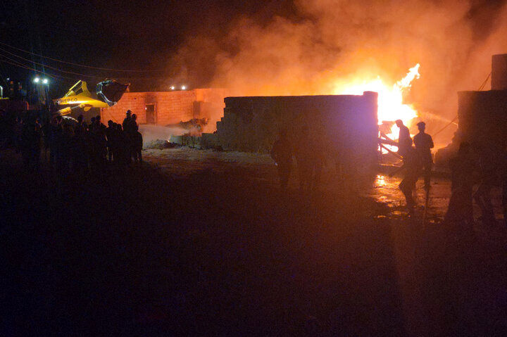 آتش‌سوزی در بندر گروک شهرستان سیریک خسارت ۱۰میلیاردی برجای گذاشت
