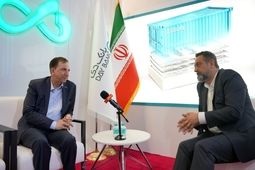 رتبه بندی مشتریان بانک دی با کارت های طلایی و نقره ای انجام خواهد شد+ فیلم