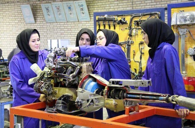 چرا ۱۸ میلیون زن در سن اشتغال داریم؟