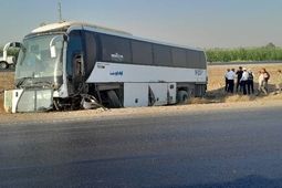 واژگونی اتوبوس در محور شوش - اهواز/ سه نفر مصدوم شدند
