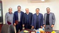 "حقیقی" صندلی ریاست لیزینگ ایرانیان را به"راثی" تحویل داد