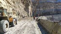 ریزش سنگ در کندوان ۳ نفر را روانه بیمارستان کرد
