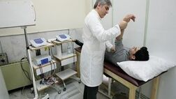 بدهی سنگین بیمه‌ها به فیزیوتراپیست‌ها/ تاثییر منفی نوسانات ارز بر حوزه فیزیوتراپی
