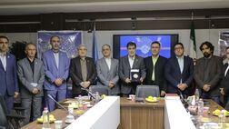 اعطای نخستین گواهی قدمت یونسکو به بیمه ایران