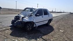 توقیف خودرو با زنی روی سقف
