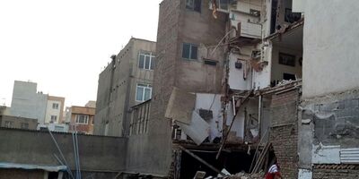 ریزش ساختمان تجاری ۱۰ طبقه در آبادان