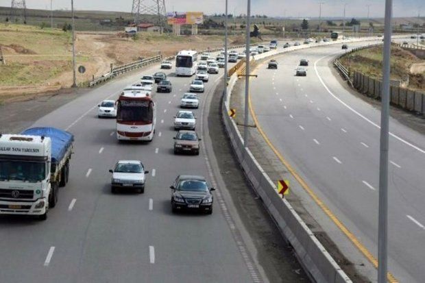نجات دو نوجوان گرفتار در آزادراه کاشان-نطنز