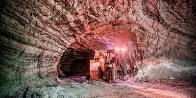 دود تجهیزات قدیمی معادن در چشم معدنکاران