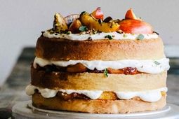 طرز تهیه کیک دو تخم مرغی با ماست